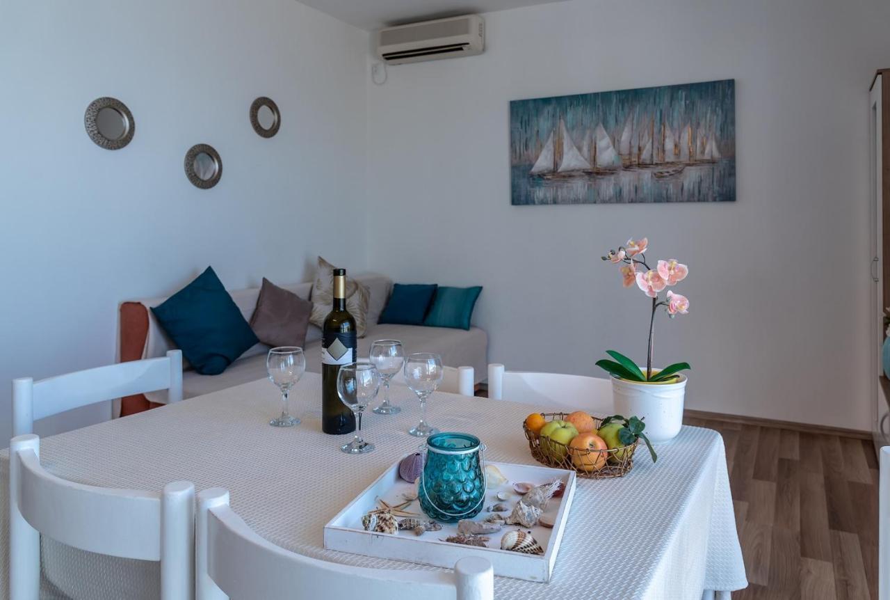 Apartment Bor - On The Beach Малинска Екстериор снимка