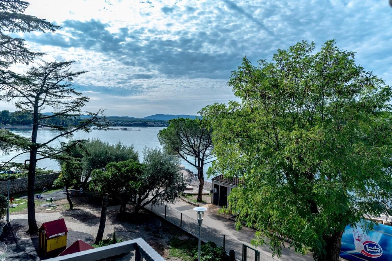 Apartment Bor - On The Beach Малинска Екстериор снимка