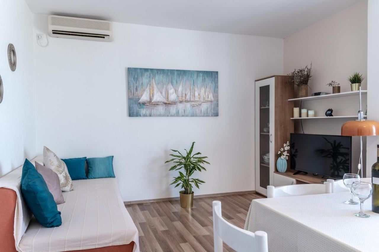 Apartment Bor - On The Beach Малинска Екстериор снимка